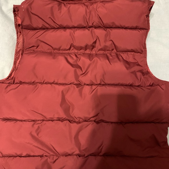 Brand new AE vest, size small, beautiful burgundy colour! - Picture 3 of 3